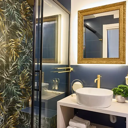 Vista Piazza Dei Martiri Napoli