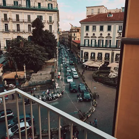 Vista Piazza Dei Martiri B&B