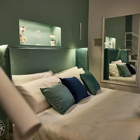 Vista Piazza Dei Martiri 4*